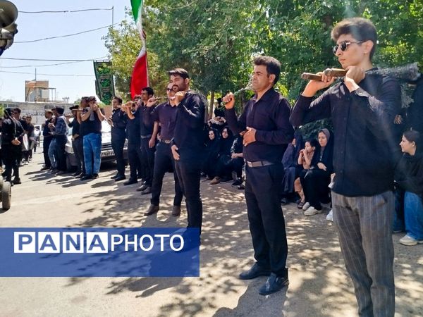 حماسه زنجیرزنی در فدافن؛ عزاداری دهه اول محرم با حضور پرشور جوانان