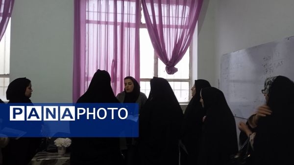 جلسه انجمن اولیا و ارائه کارنامه های هشدار به والدین در مدرسه شهید نجفی فدافن