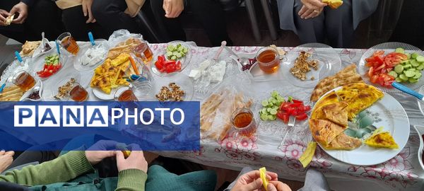 صبحانه سالم به مناسبت هفته سلامت در مدرسه ربابه هاشمیان یزدی شیروان