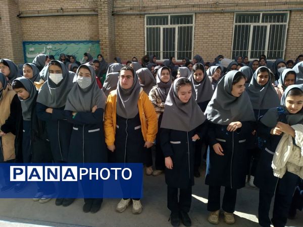 آیین نواختن زنگ انقلاب در آموزشگاه نمونه دولتی فدک فاروج