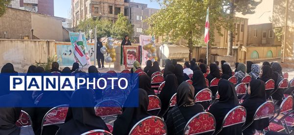 دانش‌آموزان دبیرستان نمونه فضیلت با شوروشوق به استقبال سال تحصیلی جدید رفتند