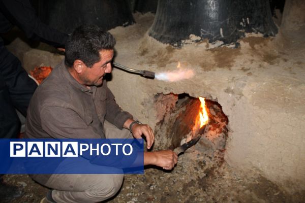 آماده‌سازی هلیم عاشورا در روستای اسحاق آباد نیشابور 