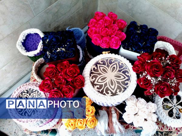 آموزش ساخت گل روبانی در دبیرستان دخترانه فاطمیه