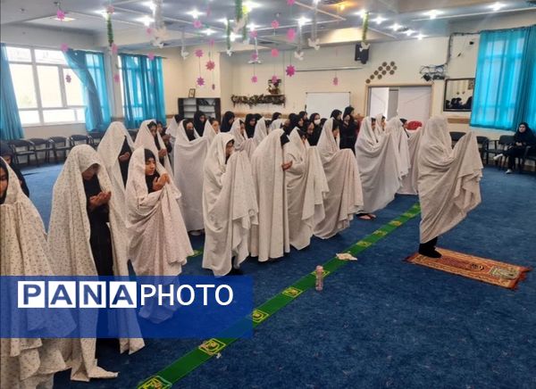 برگزاری نماز جماعت دبیرستان شهید تیمسار فلاحی ناحیه یک کرج