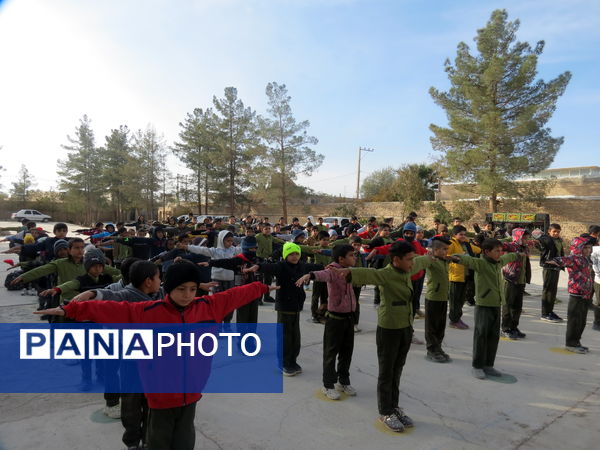 قاب پانا خاتم از شادی و نشاط دانش‌آموزان 