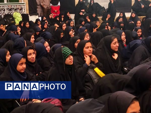 حضور دانش‌آموزان دبیرستان دخترانه شهید درعلی فراشاه در اجتماع «دختران فاطمی» شهرستان تفت 