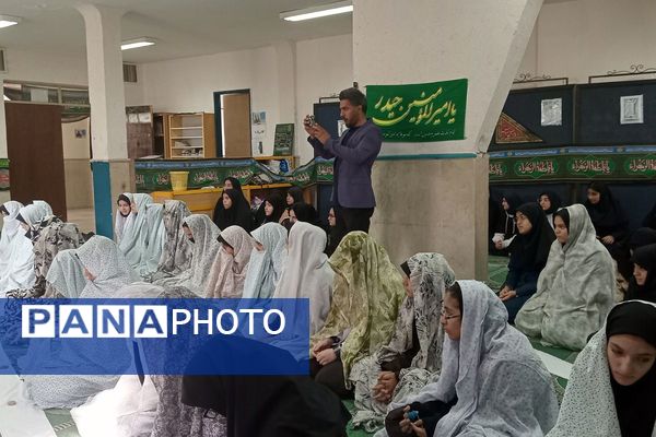  زنگ نماز در هنرستان آفرینش پردیس با حضور امام جمعه و مدیر آموزش و پرورش