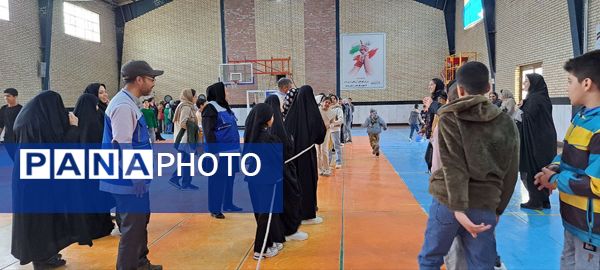 مسابقات طناب‌کشی و دارت در سالن زینبه شهرستان شیروان
