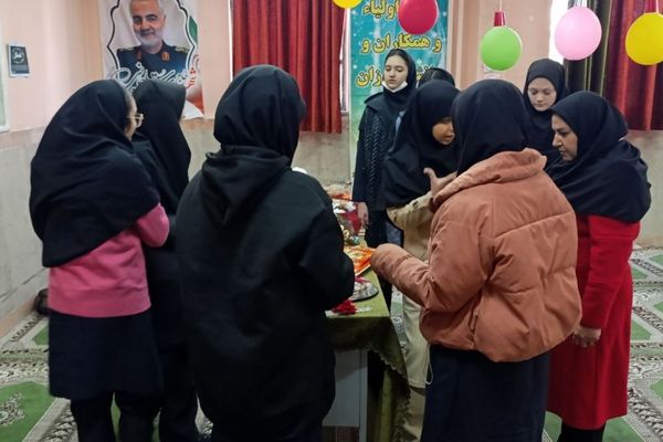 مراسم جشن یلدا در دبیرستان حضرت رقیه(س) ورامین