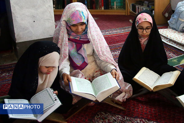 اعتکاف دانش‌آموزی در مسجد فاطمه الزهرا (س)