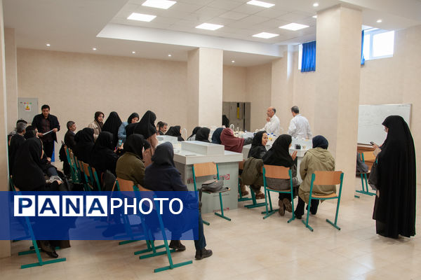 کارگاه استانی<طراحی آزمایش‌های جذاب و کاربردی>ویژه دبیران شیمی 