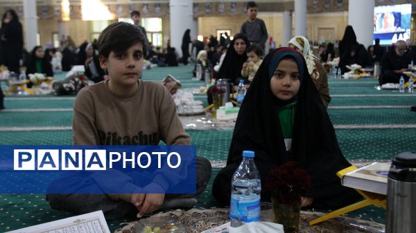 محفل قرآنی خانوادگی و افطاری ساده در مصلی خاتم‌الانبیا زنجان