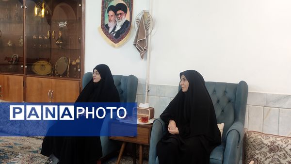 دیدار دانش‌آموزان  دبیرستان۲۲ بهمن با همسر شهید جانباز شیمیایی  شهرضا 