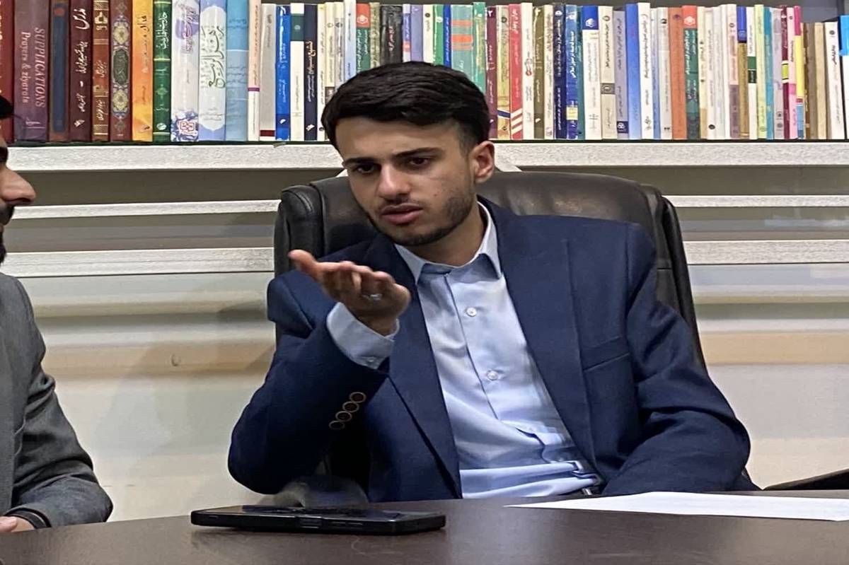 علی مقتدایی نماینده دانش آموزان استان اصفهان در جلسه شورای آموزش و پرورش استان اصفهان