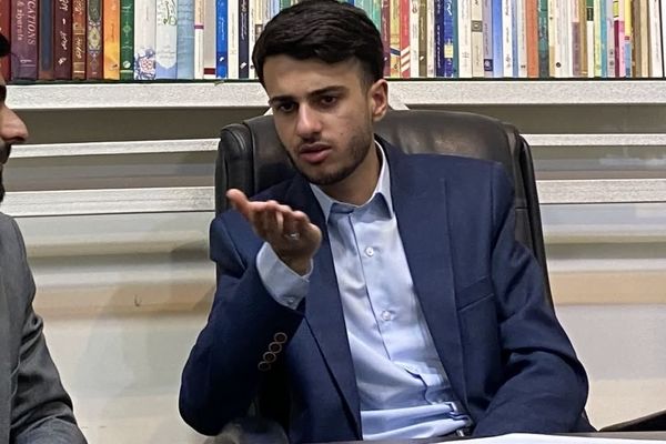 علی مقتدایی نماینده دانش آموزان استان اصفهان  در جلسه شورای آموزش و پرورش استان اصفهان
