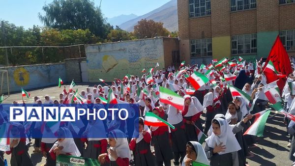 یک پرچم، یک نقشه، یک صدا: همبستگی و عشق به وطن در مدرسه پروین اعتصامی شازند