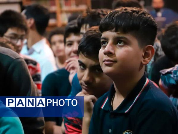 جلوه‌ای از اعتکاف دانش‌آموزی در مسجد امام علی‌بن‌ابی‌طالب (ع)