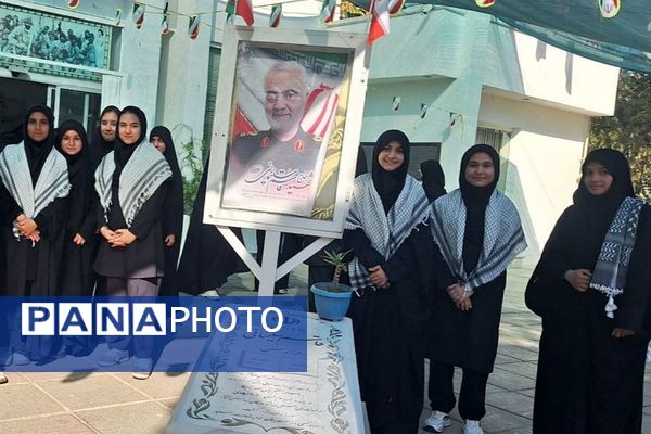 حضور دانش آموزان دبیرستان حجاب ناحیه یک شهرری در گلزار شهدا