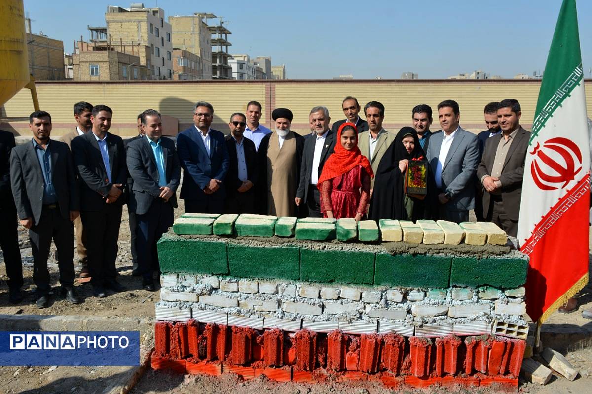 حاج مجید خوئی و بانو کمپانی، سازندگان 9 کلاس جدید برای دختران بهارستانی