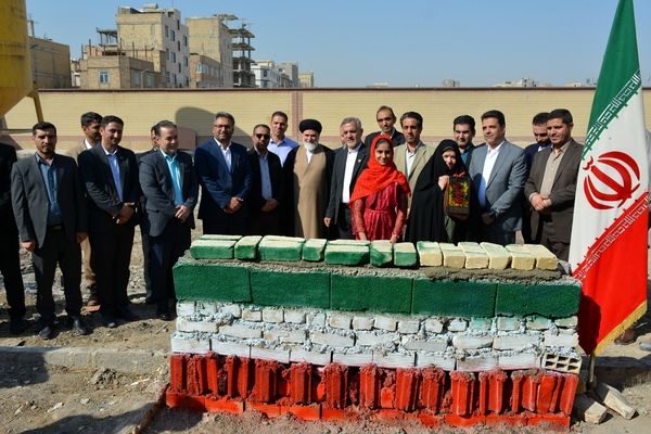 حاج مجید خوئی و بانو کمپانی، سازندگان ۹ کلاس جدید برای دختران بهارستانی