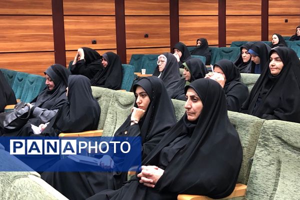 برگزاری جلسه آموزشی پژوهشی کمیسیون اقوام و فرق و مذاهب در سالن فدک ناحیه 2 شهرری 