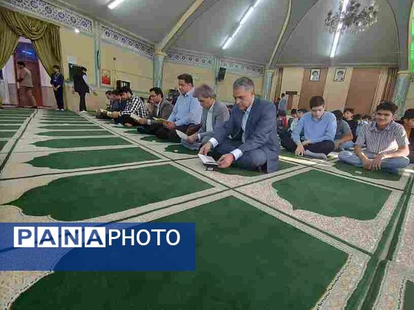  یادواره شهید و تقدیر از معلمان و دانش‌آموزان فعال در دبیرستان سما کاشمر