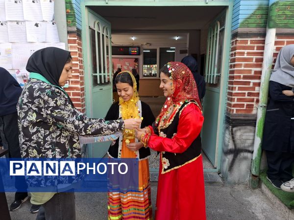 مراسم هفته کتابخوانی در دبستان میثاق ناحیه سه