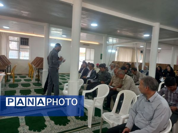 جلسه انجمن اولیا دبیرستان نمونه آیت‌الله خامنه‌ای 