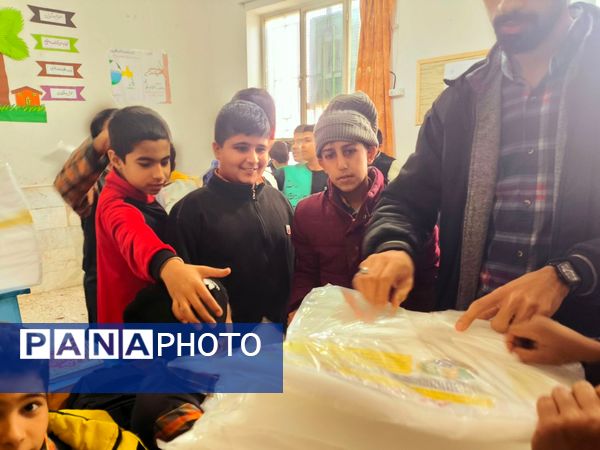 توزیع درپوش استاندارد دریچه کولر در دبستان شهید پسندیده فدافن 