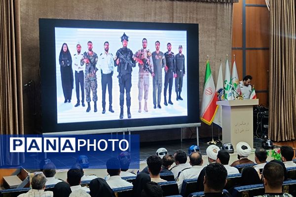 فرهنگ‌سازی با عمل؛ اهدای کلاه ایمنی رایگان در همایش طلایه‌داران ترافیک شهریار