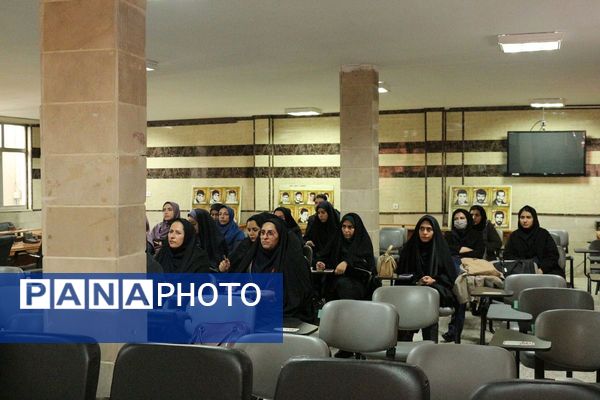 کارگاه اقدام‌پژوهی در فیروزکوه؛ گامی به سوی معلمی پژوهنده