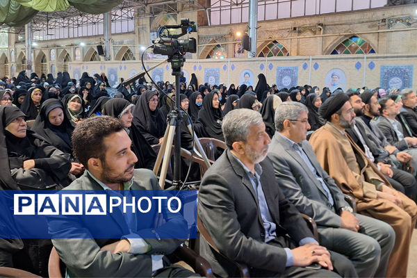 «ضیافت نور» دیدار رمضانی جمعی از بانوان شیراز ، با نماینده ولی فقیه در فارس