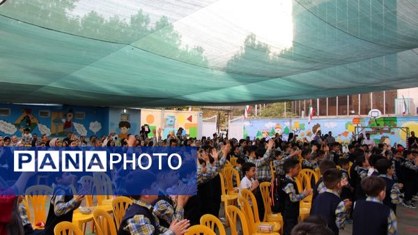 جشن شکوفه‌ها در دبستان منوچهر رزاقی ناحیه۳ مشهد