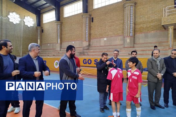 حضور دانش‌آموزان ابتدایی ناحیه دو شهرری در مسابقات فوتسال