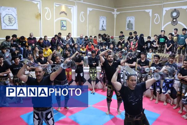 مراسم زورخانه‌ای به‌مناسبت ولادت حضرت علی (ع) در ابرکوه