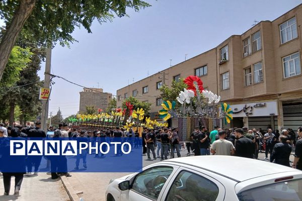 عشق و ارادت مردم ملارد نسبت به اهل بیت (ع) در روز عاشورا، به روایت تصویر