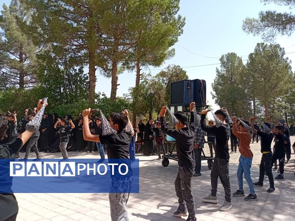 عزاداری هیئت زنجیر زنی روستای نقاب در روز اربعین