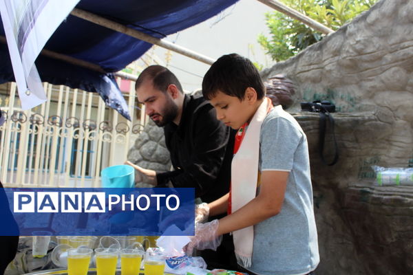 میزبانی دانش‌آموزان گلوگاهی از مسافران و زائران رضوی 