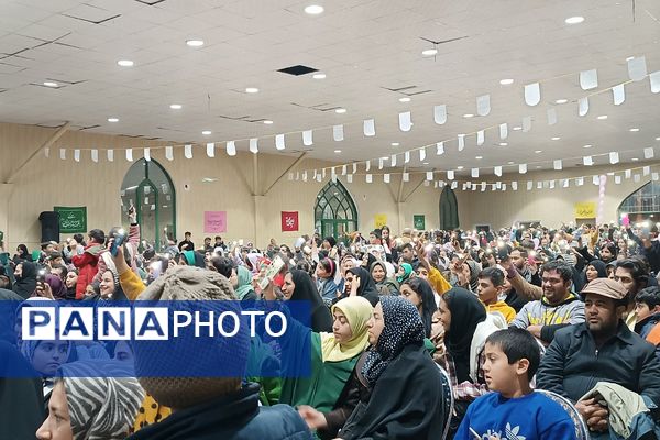پیشوا غرق در نور و شادی؛ جشن میلاد حضرت مهدی (عج)