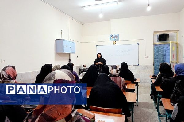 اولین جلسه انجمن اولیا دبستان سمیه کاشمر