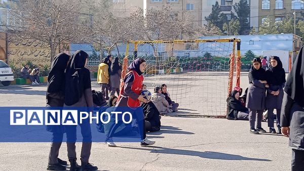 مسابقه والیبال در دبیرستان صدیقه 2 