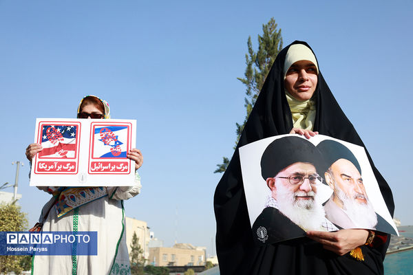 تجمع مردمی بشارت فتح در میدان انقلاب