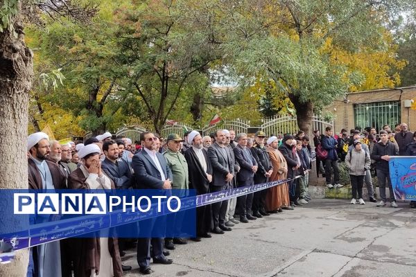 حضور پرشور دانش‌آموزان و مردم بیجار در راهپیمایی ۱۳ آبان