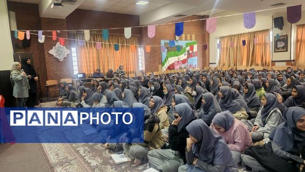 درخشش دانش‌آموزان در جشن مبعث دبیرستان محبوبه دانش