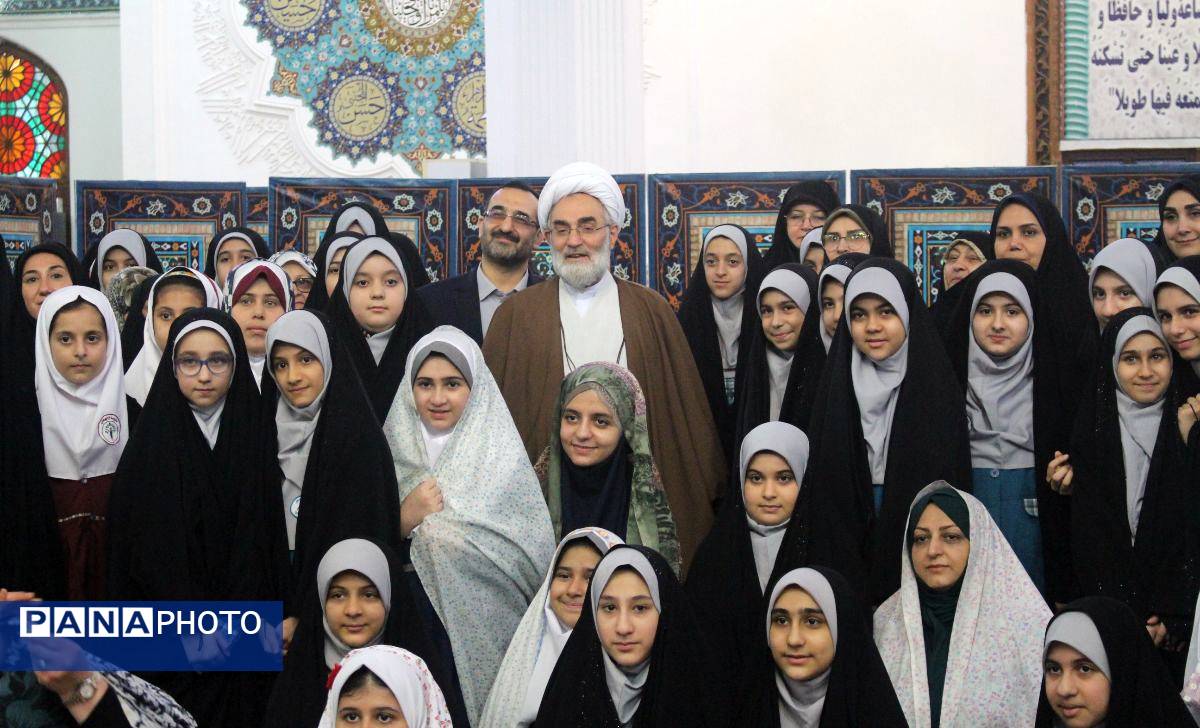 تجمع معنوی مادران و دختران در مصلی رشت