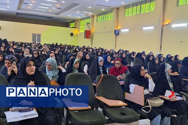 حضور پرشور فرهنگیان ناحیه دو شهرری در کارگاه آموزشی «چگونه میتوانم یک معلم حرفه‌ای باشم»