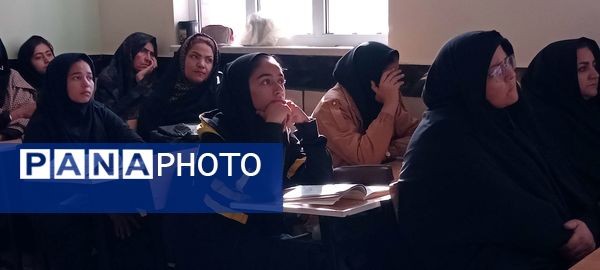 دومین جلسه هدایت تحصیلی پایه نهم در دبیرستان مادرمهربان خلیل آباد