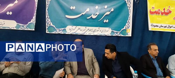 برپایی میز خدمت ادارات در مصلای نماز جمعه شهرستان محمودآباد