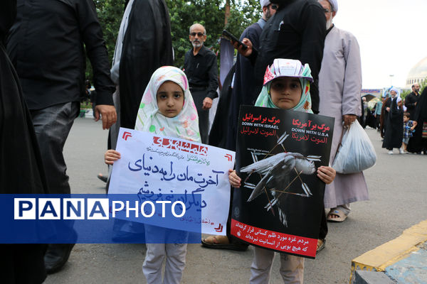 راهپیمایی نمازگزاران جمعه قم در محکومیت جنایات اردوگاه «النصیرات»