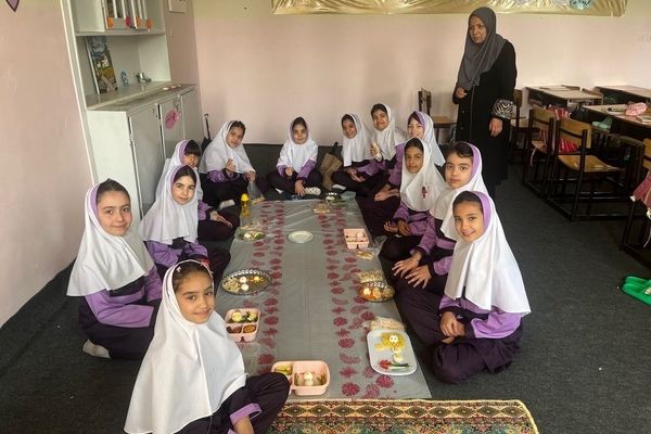 برگزاری صبحانه سلامت و روز جهانی تخم مرغ در دبستان فاطمه الزهرا شهرستان شیروان